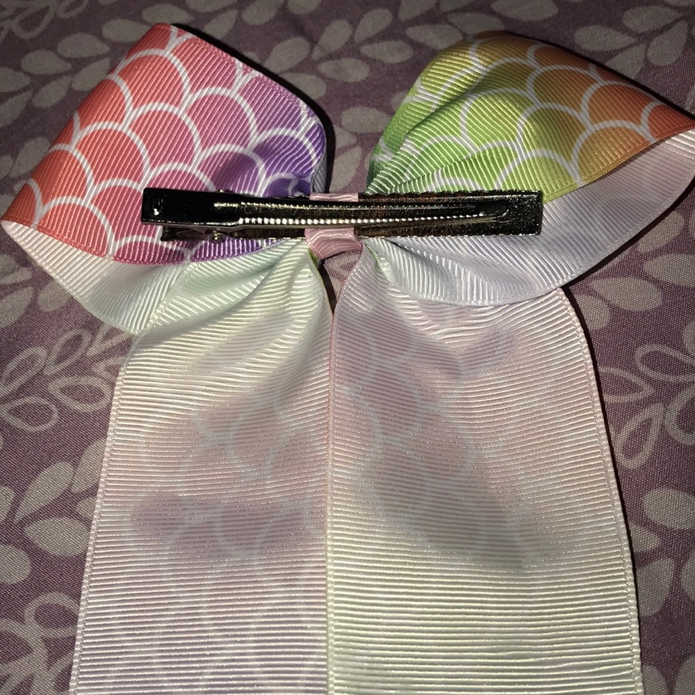 A bow - Picture 3 of 3